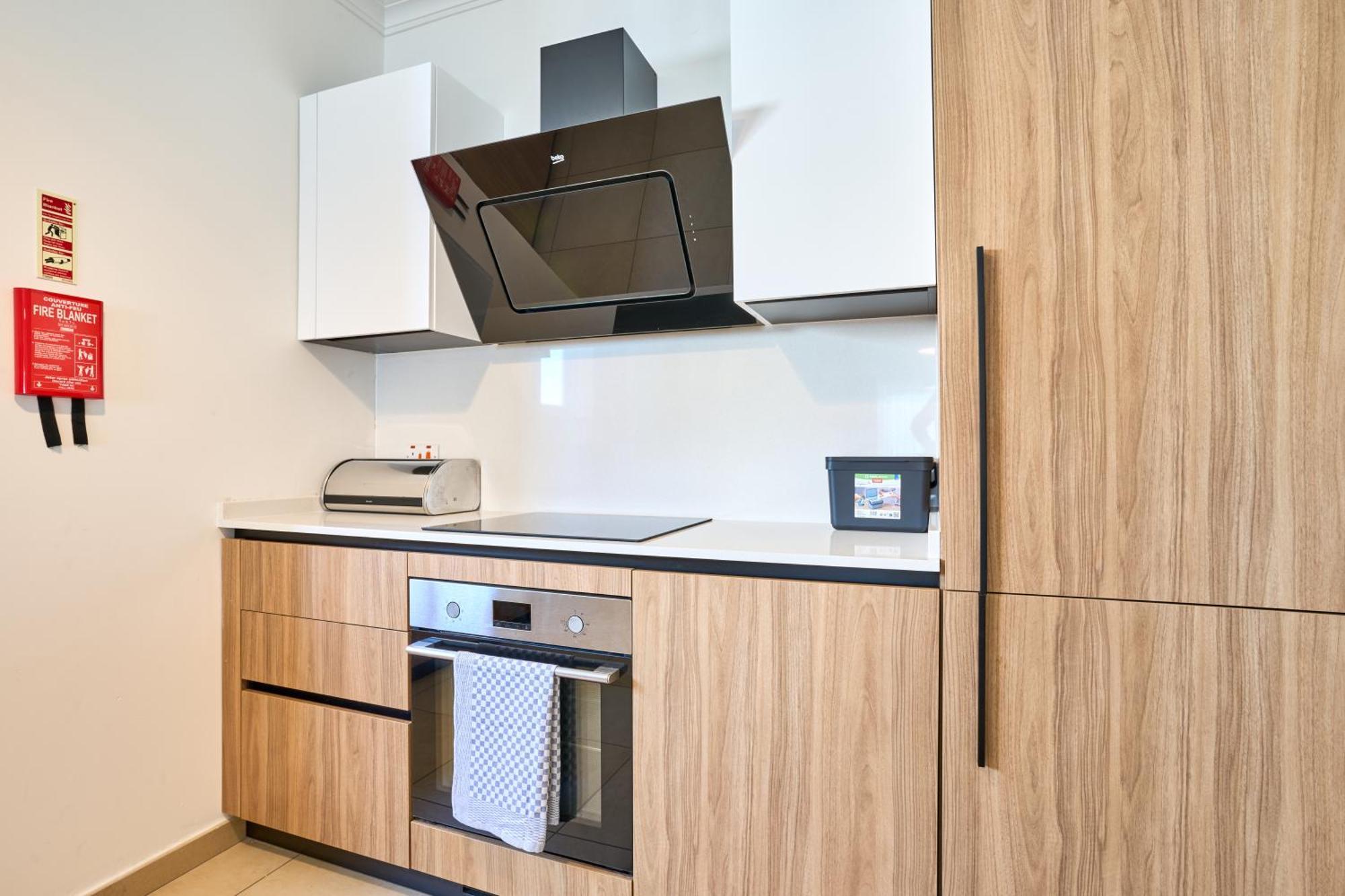 Stunning 3-Bedroom Seaview Retreat In Fort Cambridge Sliema Kültér fotó