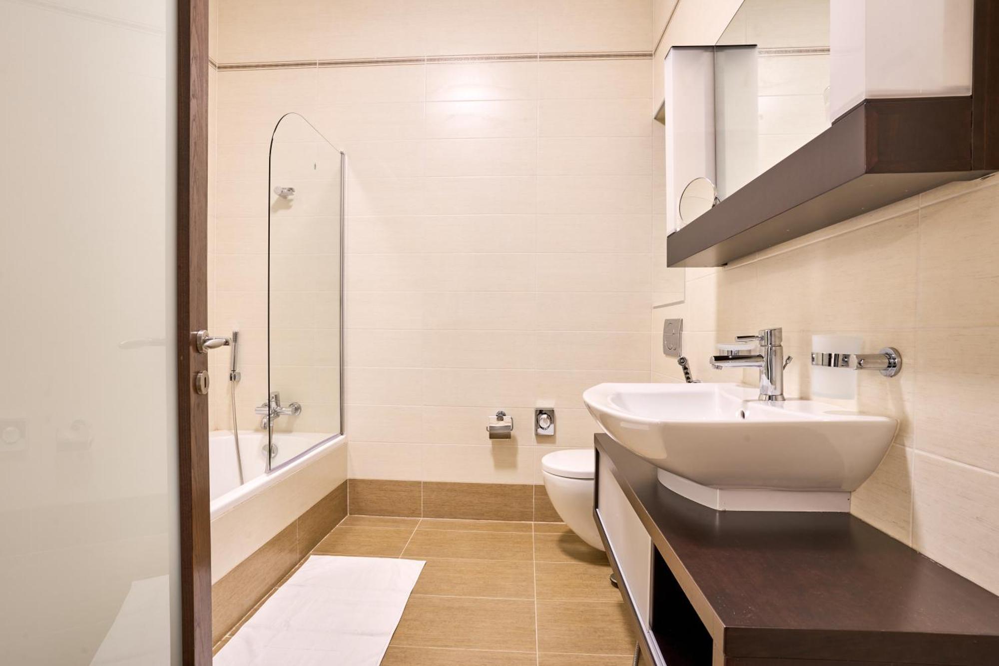 Stunning 3-Bedroom Seaview Retreat In Fort Cambridge Sliema Kültér fotó