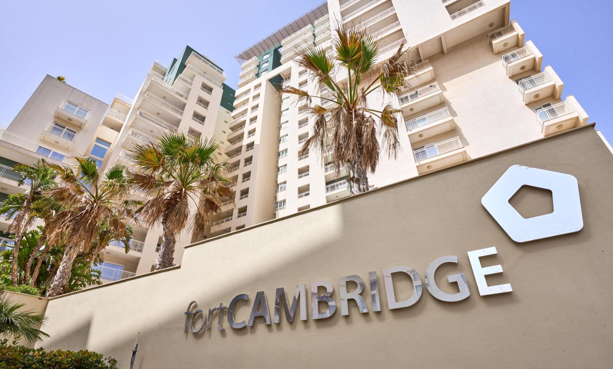 Stunning 3-Bedroom Seaview Retreat In Fort Cambridge Sliema Kültér fotó