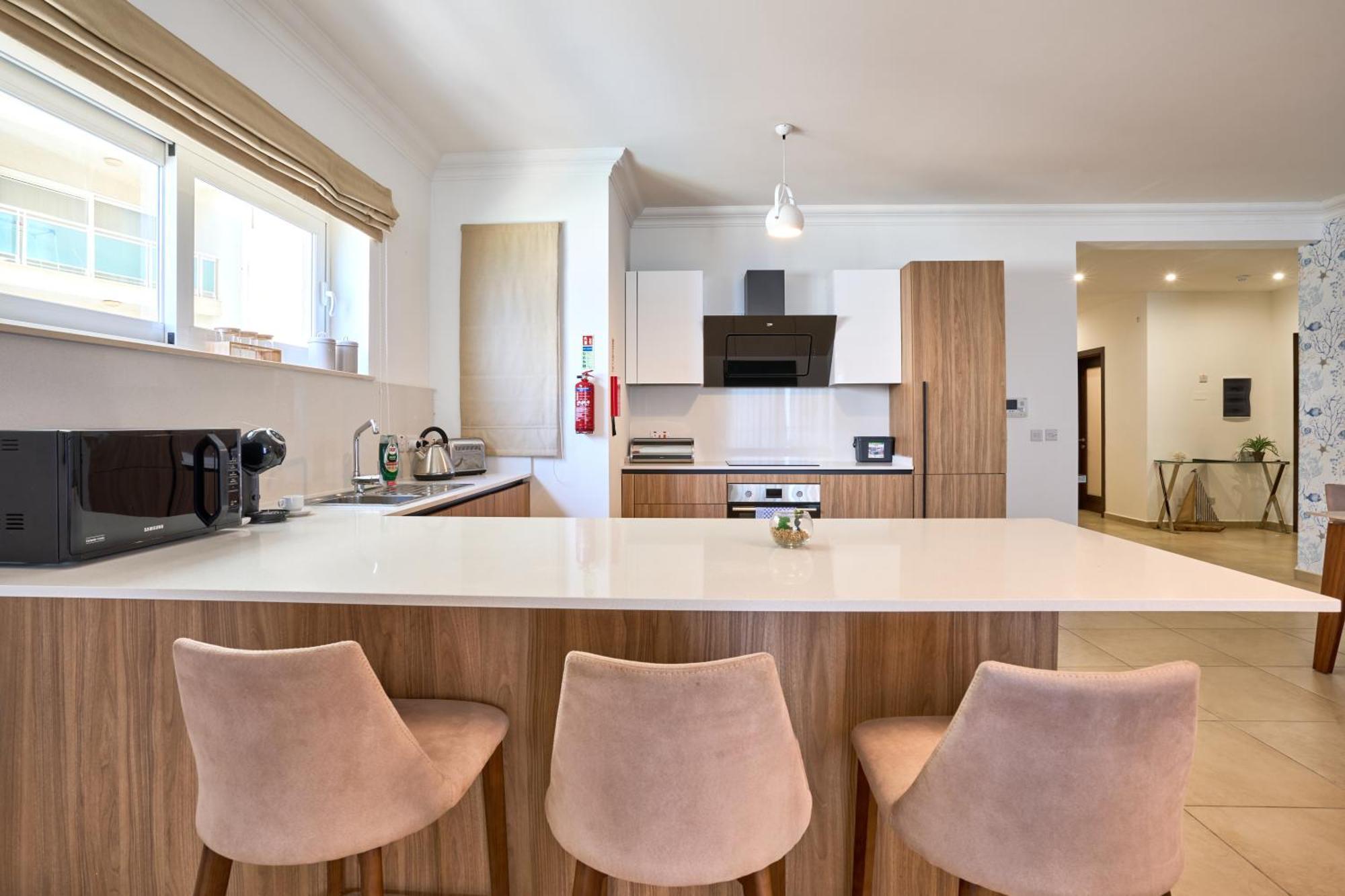Stunning 3-Bedroom Seaview Retreat In Fort Cambridge Sliema Kültér fotó