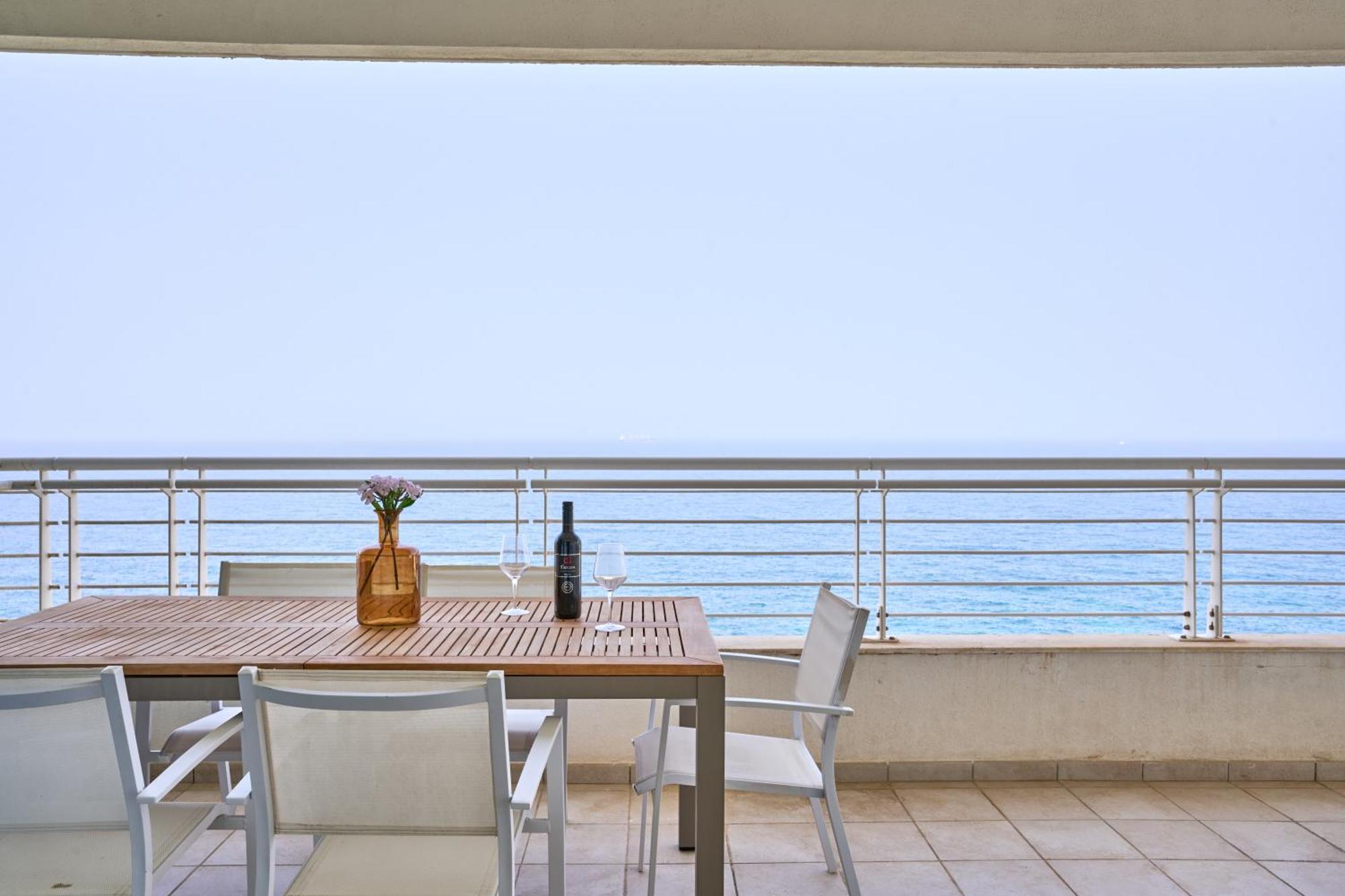 Stunning 3-Bedroom Seaview Retreat In Fort Cambridge Sliema Kültér fotó