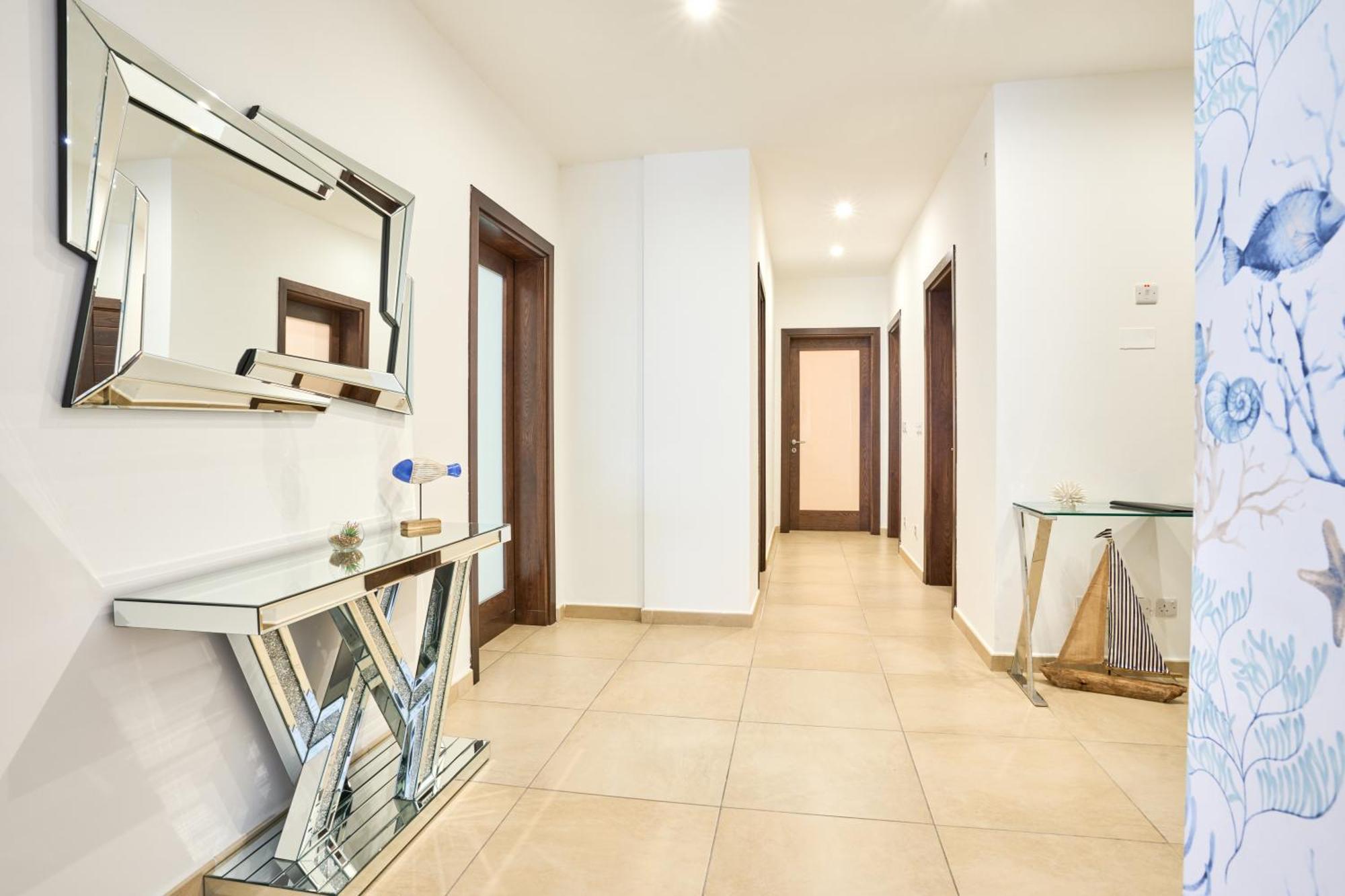 Stunning 3-Bedroom Seaview Retreat In Fort Cambridge Sliema Kültér fotó